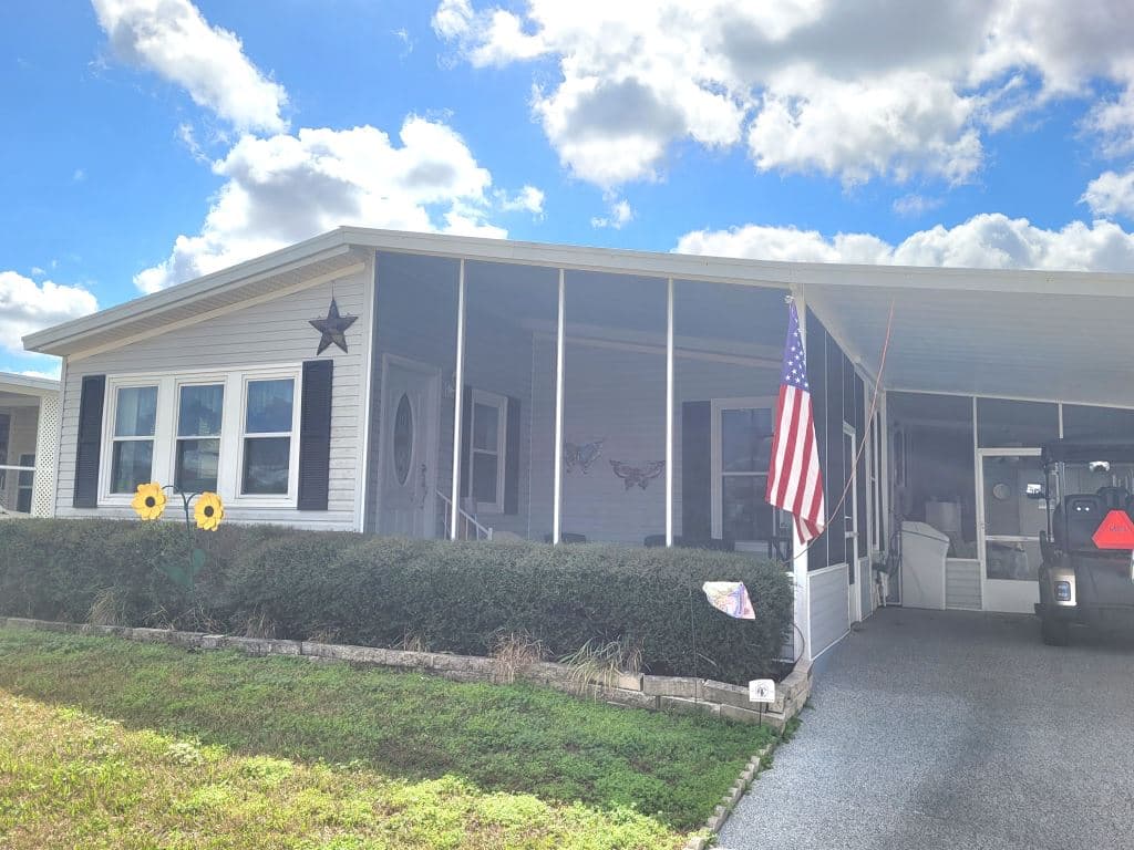 Manufactured home in Zephyrhills, FL 33540