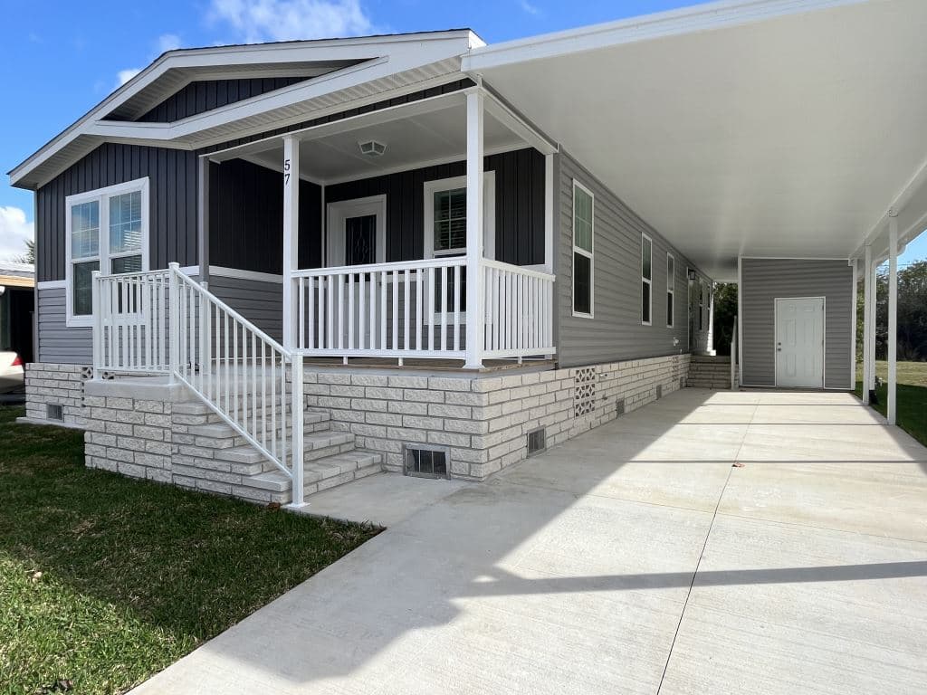 Manufactured home in Vero Beach, FL 32966