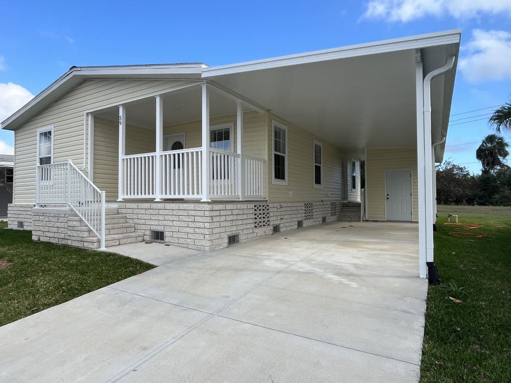 Manufactured home in Vero Beach, FL 32966