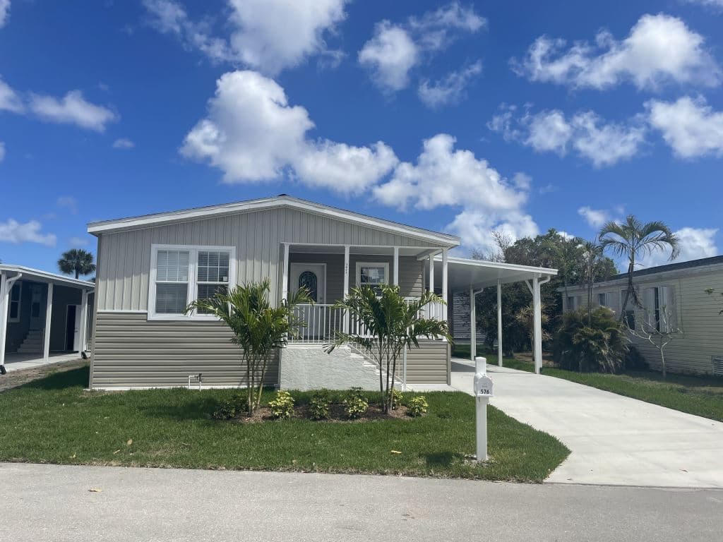 Manufactured home in Riviera Beach, FL 33404