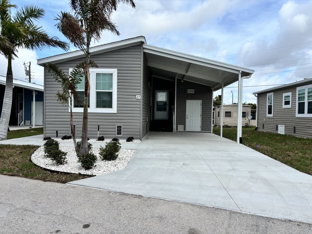 Manufactured home in North Fort Myers, FL 33903