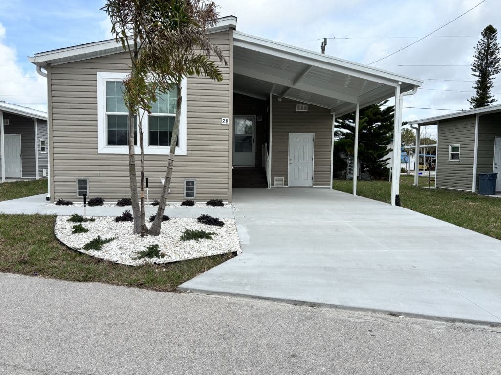 Manufactured home in North Fort Myers, FL 33903