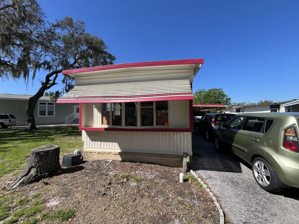 Manufactured home in Leesburg, FL 34788