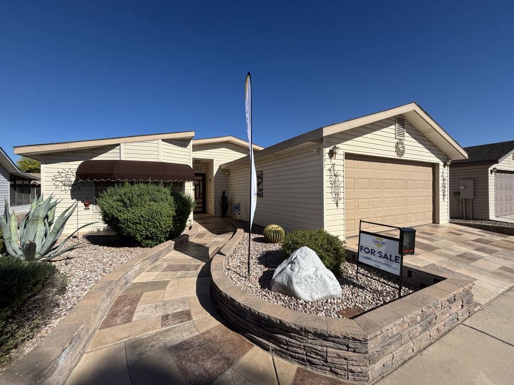 Manufactured home in Apache Junction, AZ 85119