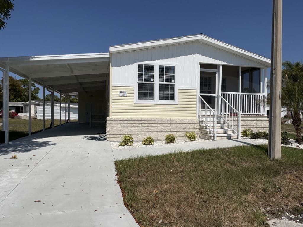 Manufactured home in N. Fort Myers, FL 33903