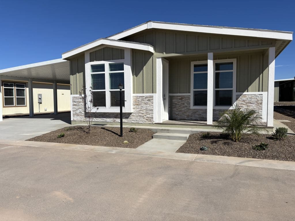 Manufactured home in Apache Junction, AZ 85119