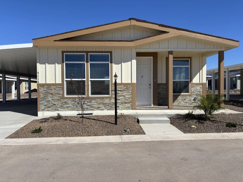 Manufactured home in Apache Junction, AZ 85119