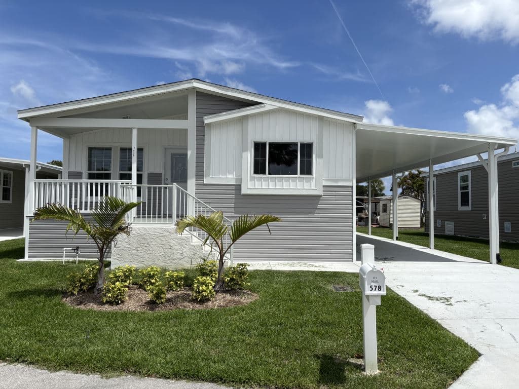 Manufactured home in Riviera Beach, FL 33404