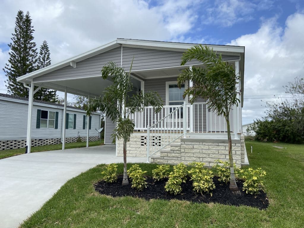 Manufactured home in Vero Beach, FL 32966