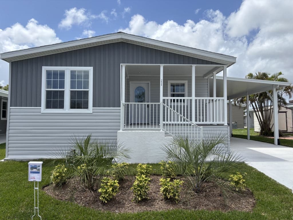 Manufactured home in Riviera Beach, FL 33404