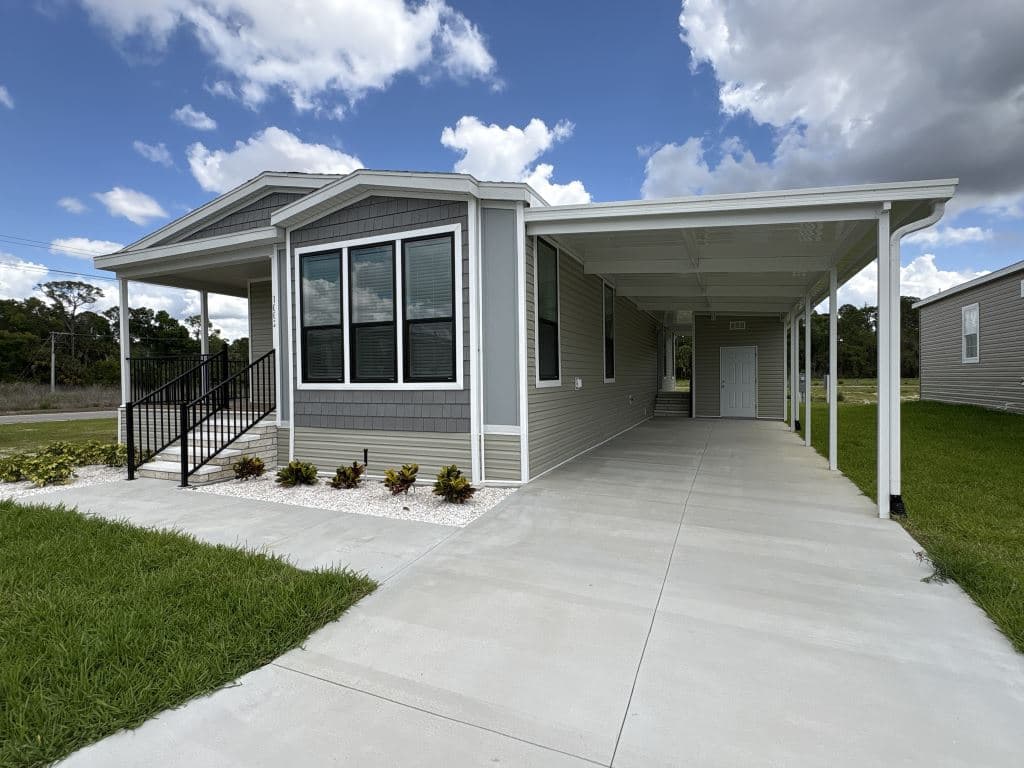 Manufactured home in N. Ft. Myers, FL 33917