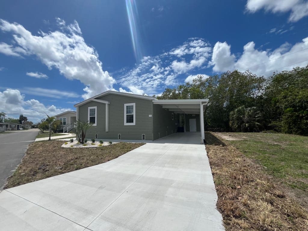 Manufactured home in North Fort Myers, FL 33917