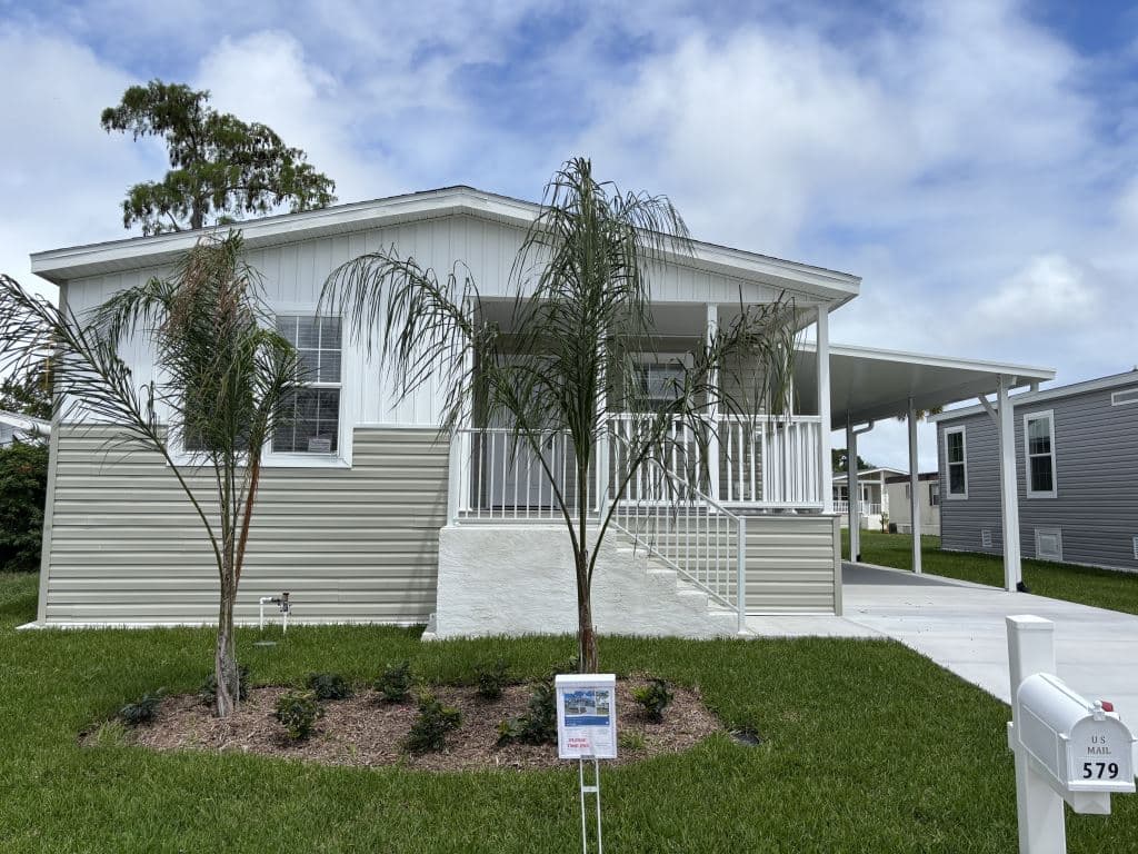 Manufactured home in West Palm Beach, FL 33404