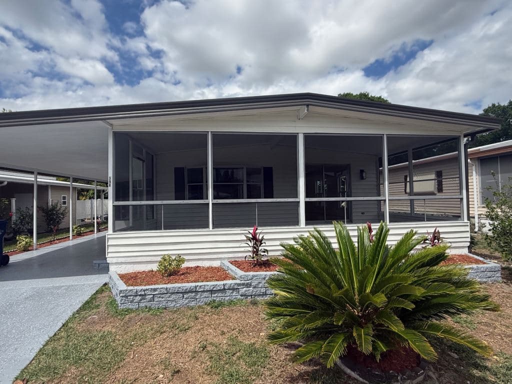 Manufactured home in Ellenton, FL 34222