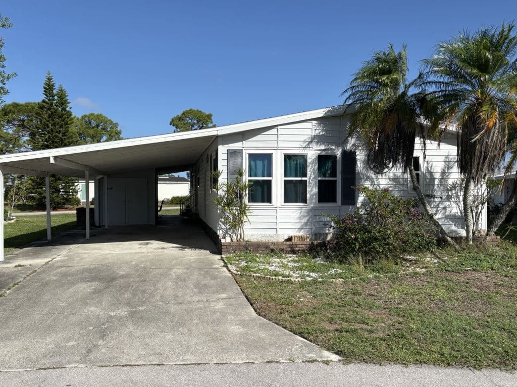Manufactured home in N. Fort Myers, FL 33903