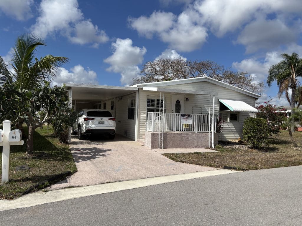 Manufactured home in Riviera Beach, FL 33404