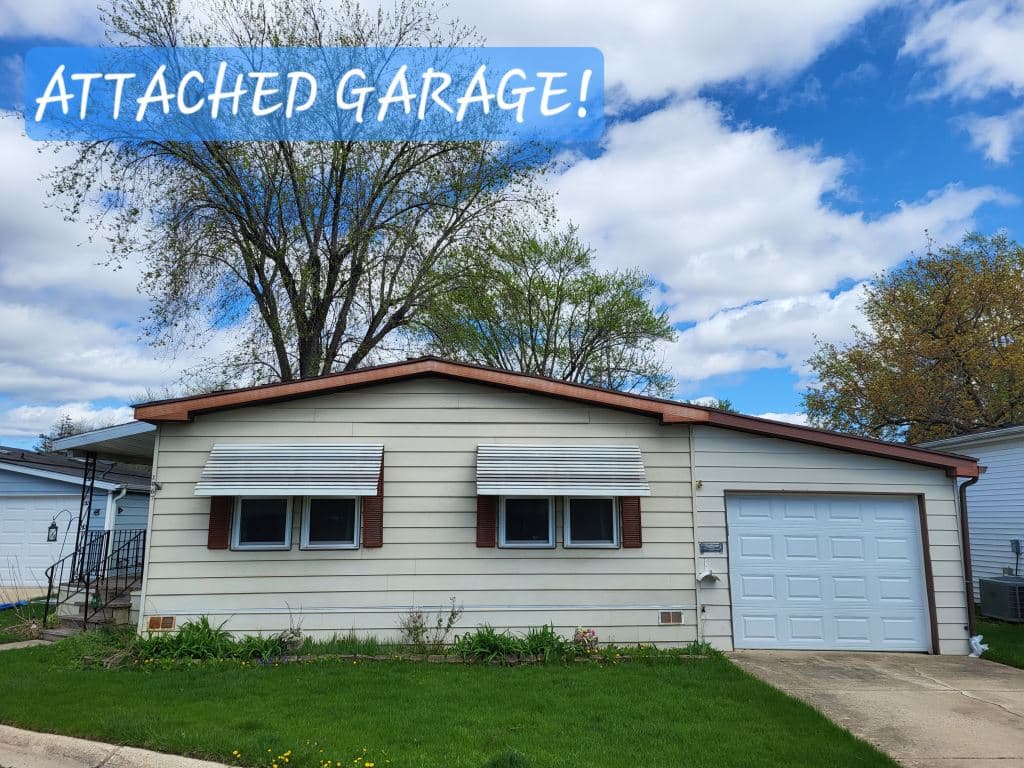 Manufactured home in Elgin, IL 60123