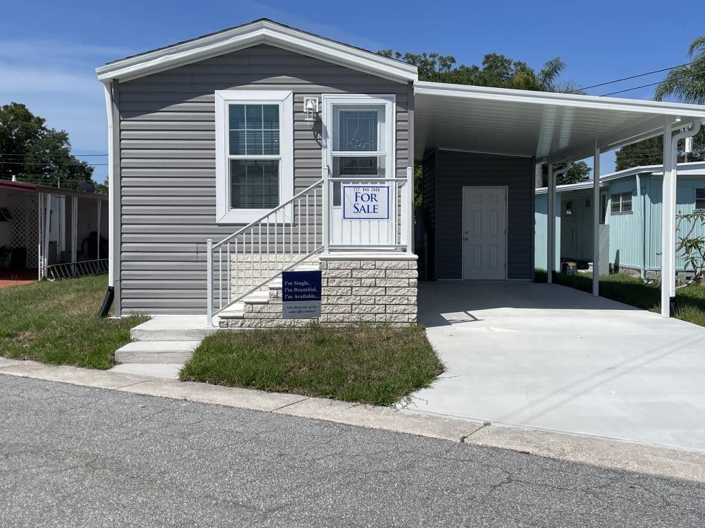 Manufactured home in Clearwater, FL 33764