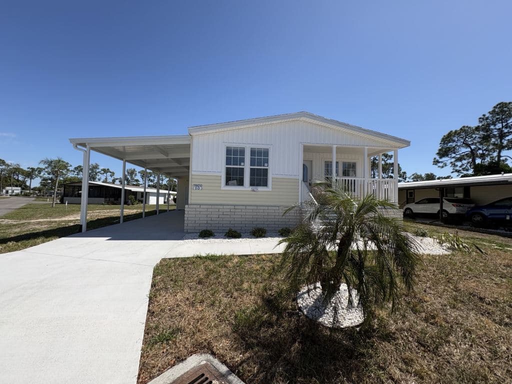 Manufactured home in N. Fort Myers, FL 33903