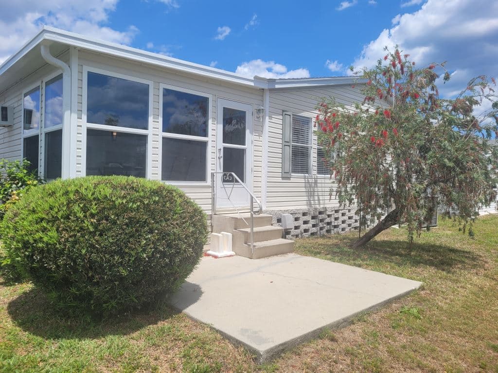 Manufactured home in Zephyrhills, FL 33540