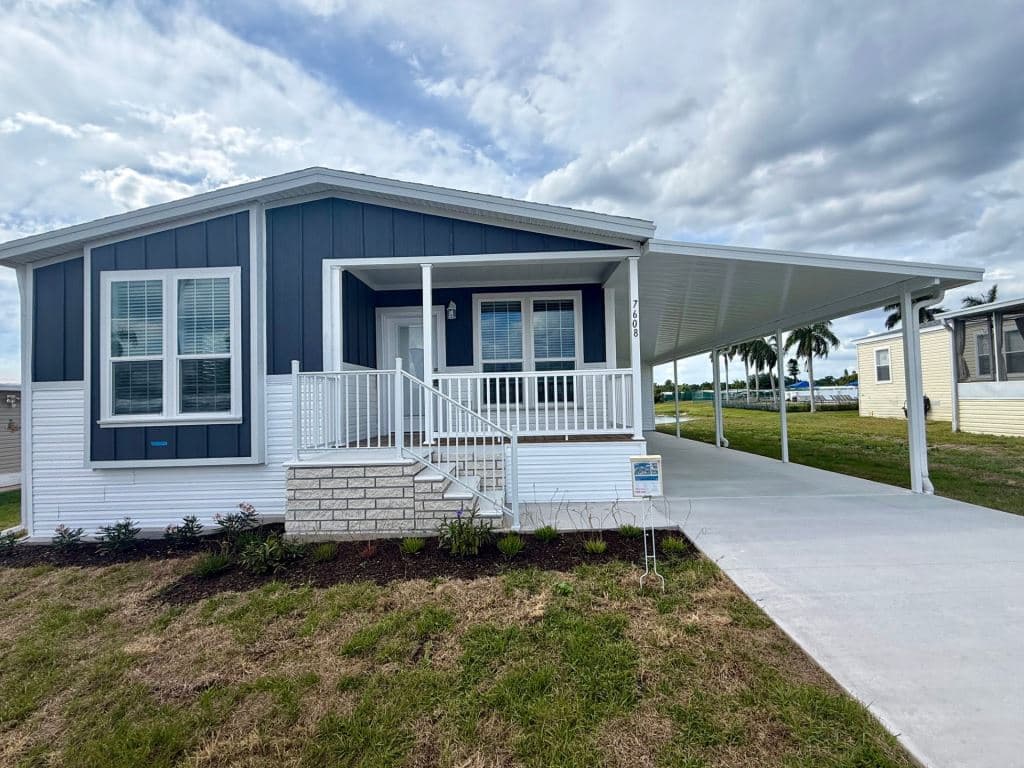Manufactured home in Ellenton, FL 34222