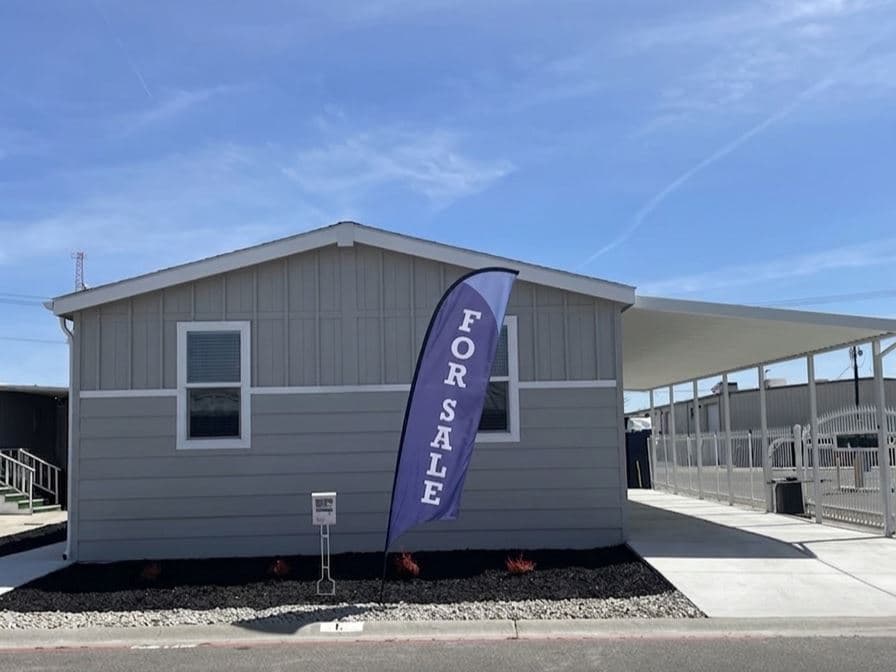 Manufactured home in Fresno, CA 93722
