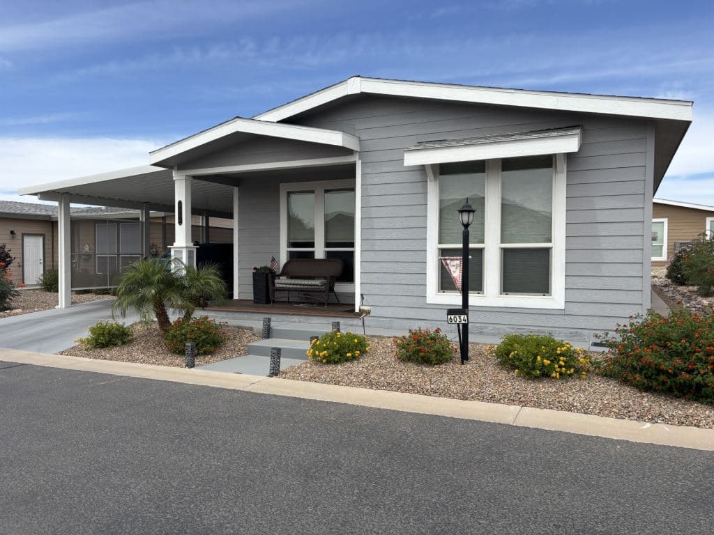Manufactured home in Apache Junction, AZ 85119
