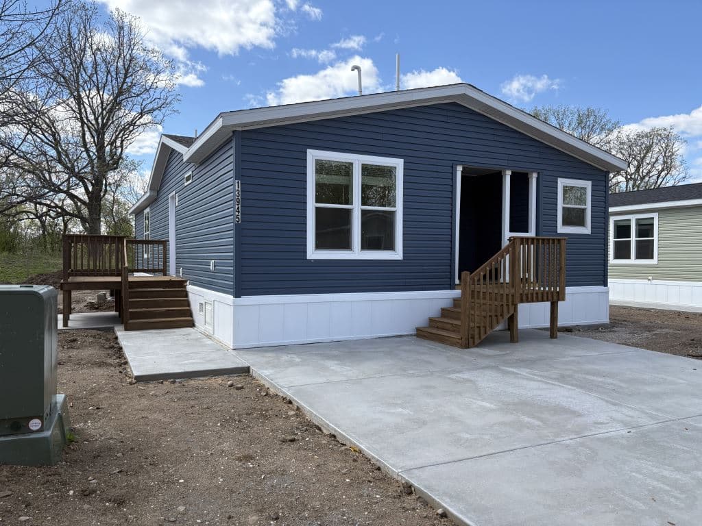 Manufactured home in Rosemount, MN 55068