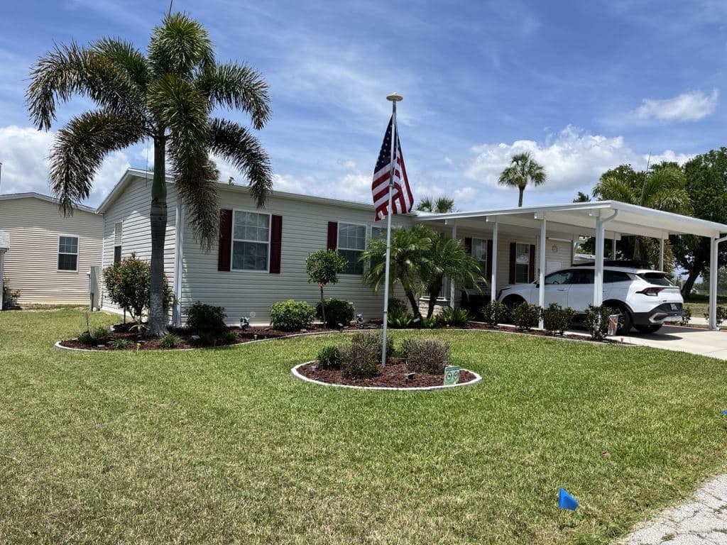 Manufactured home in Ellenton, FL 34222