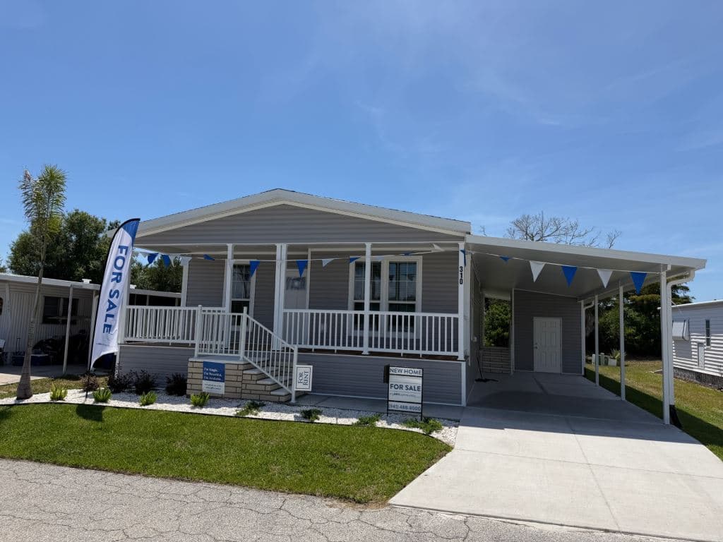 Manufactured home in Nokomis, FL 34275