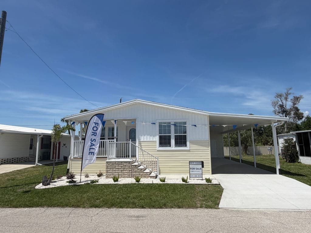Manufactured home in Nokomis, FL 34275