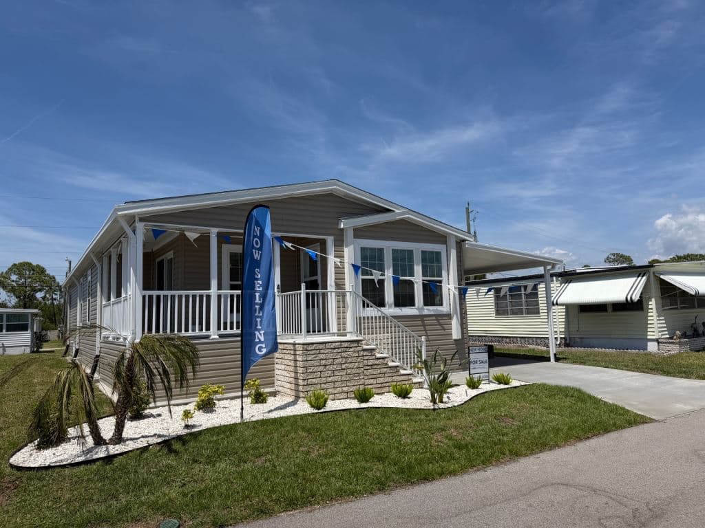 Manufactured home in Nokomis, FL 34275