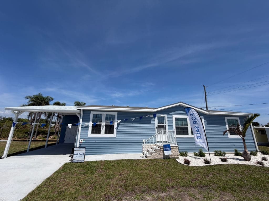 Manufactured home in Nokomis, FL 34275
