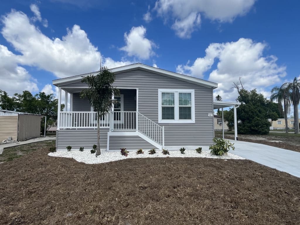 Manufactured home in North Fort Myers, FL 33917