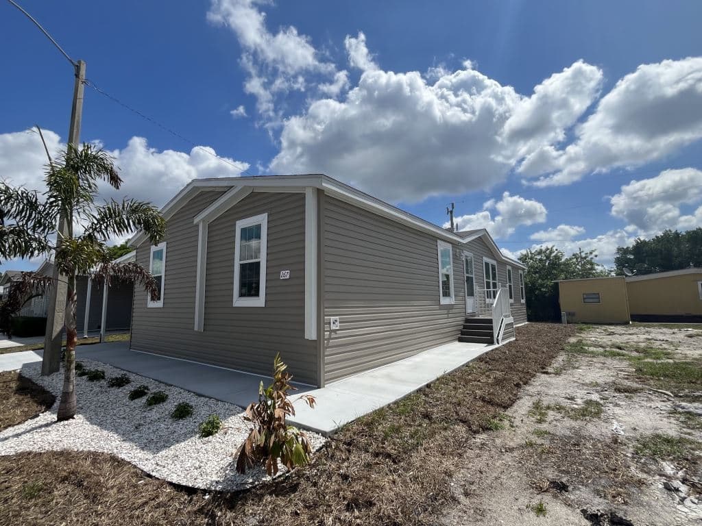Manufactured home in North Fort Myers, FL 33917