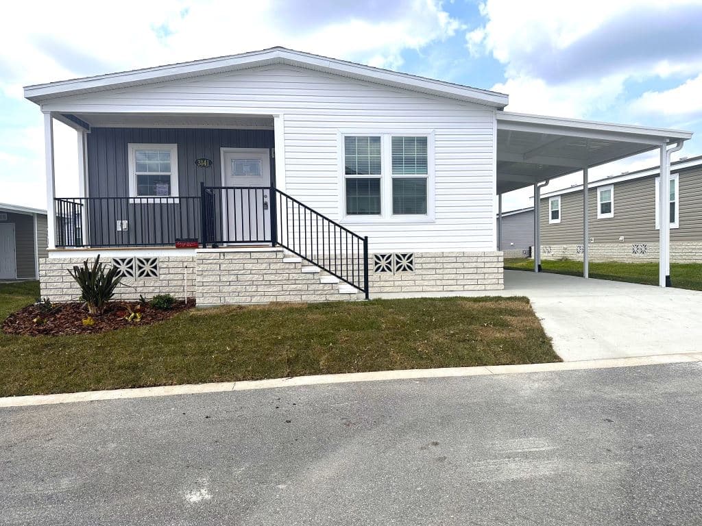 Manufactured home in Ocala, FL 34476