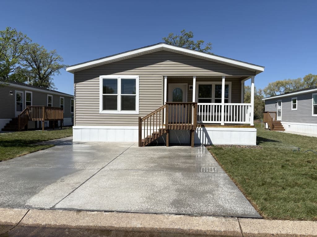 Manufactured home in Rosemount, MN 55068