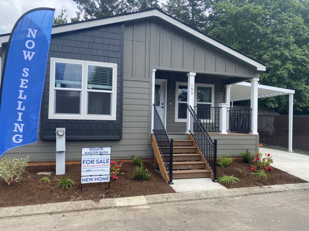 Manufactured home in Clackamas, OR 97015