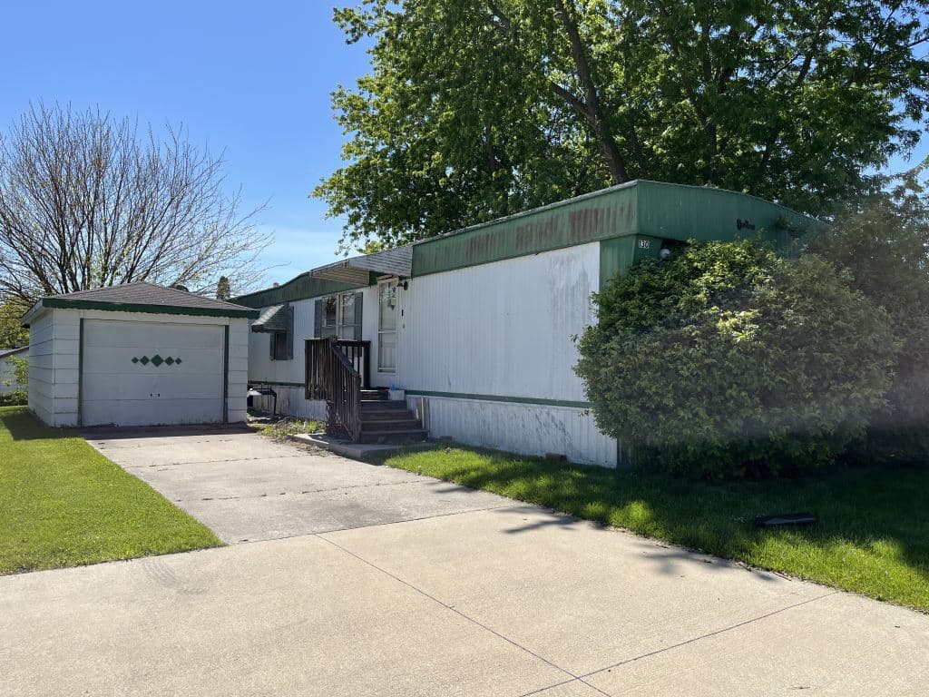 Manufactured home in Beecher, IL 60401