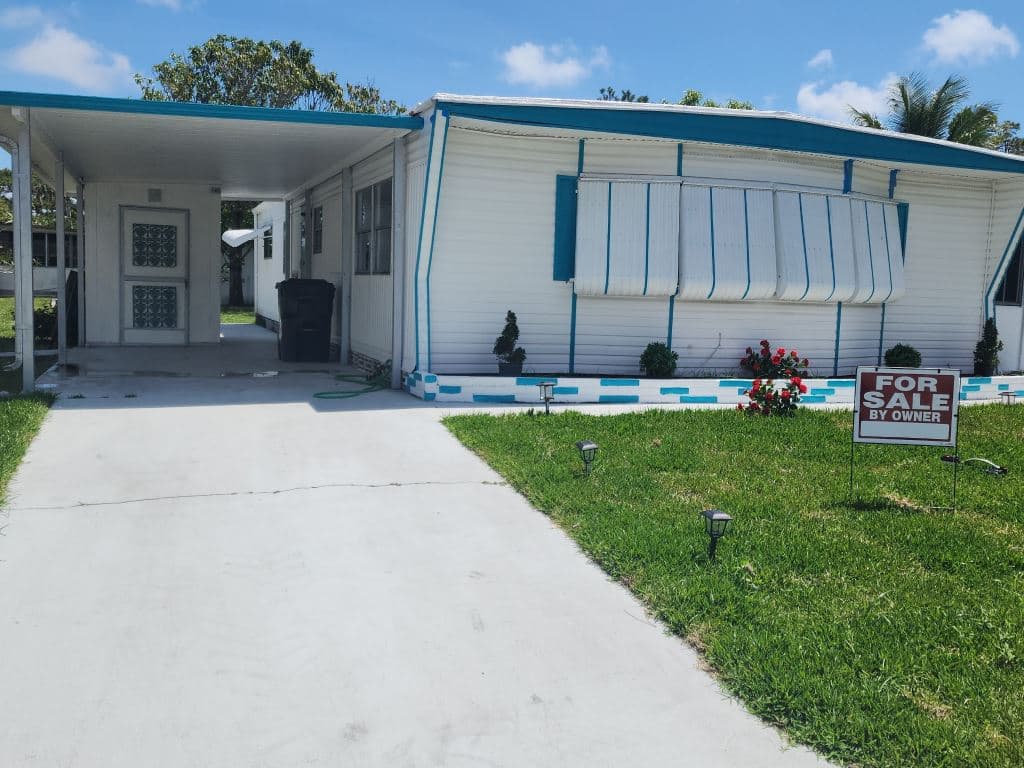 Manufactured home in Lantana, FL 33462