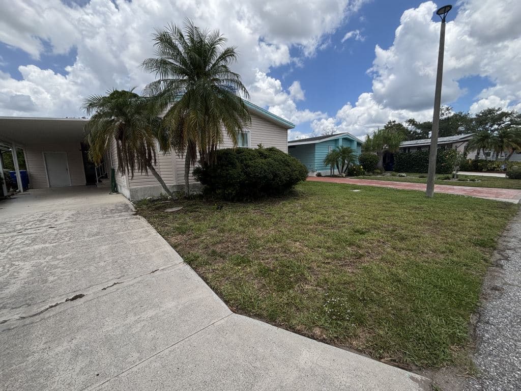 Manufactured home in Venice, FL 34285