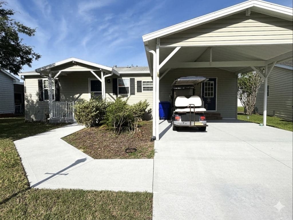 Manufactured home in Elkton, FL 32033