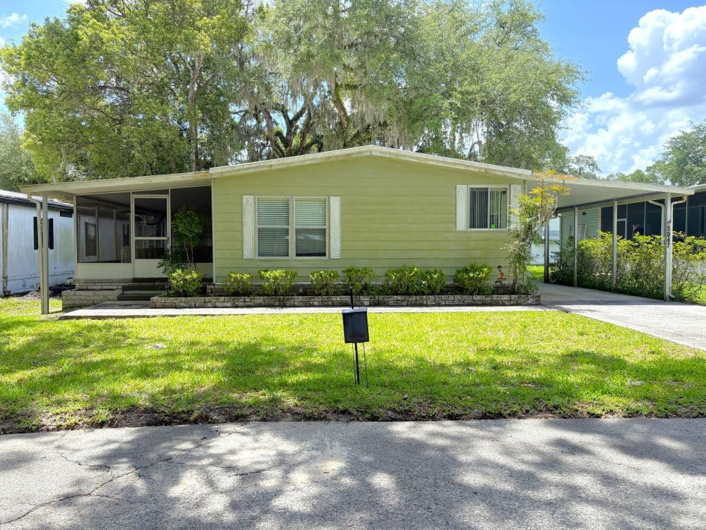 Manufactured home in Brooksville, FL 34601