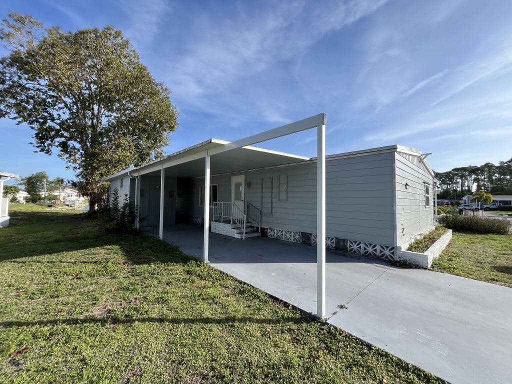 Manufactured home in N. Ft. Myers, FL 33917