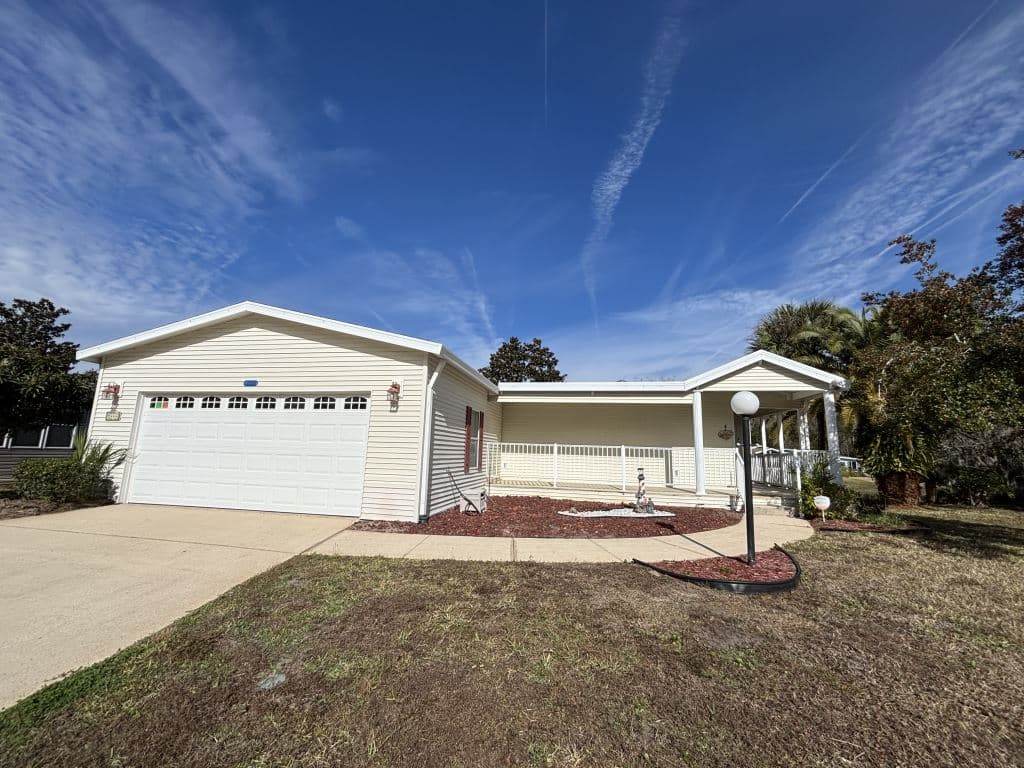 Manufactured home in Elkton, FL 32033