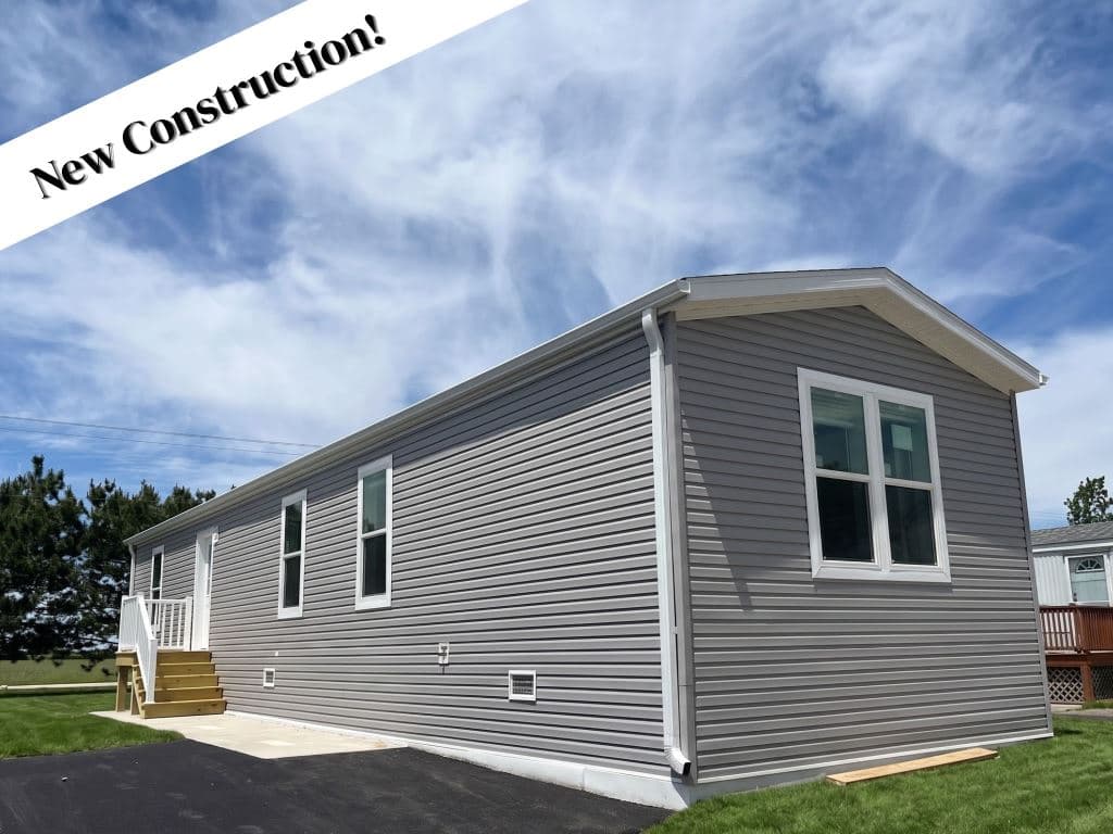 Manufactured home in Beecher, IL 60401