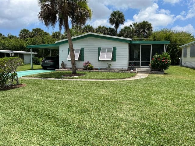 Manufactured home in Vero Beach, FL 32966