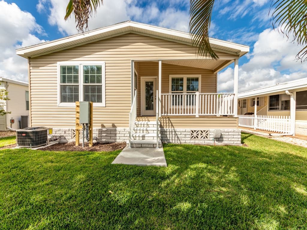 Manufactured home in Elkton, FL 32033