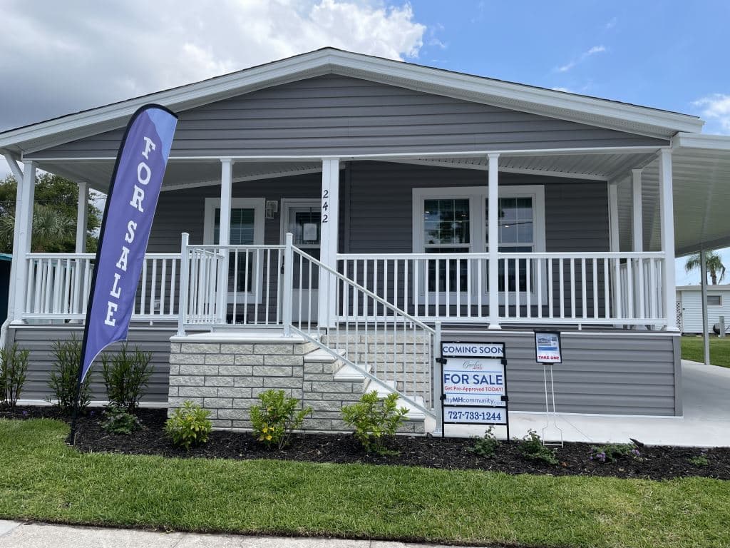 Manufactured home in Dunedin, FL 34698