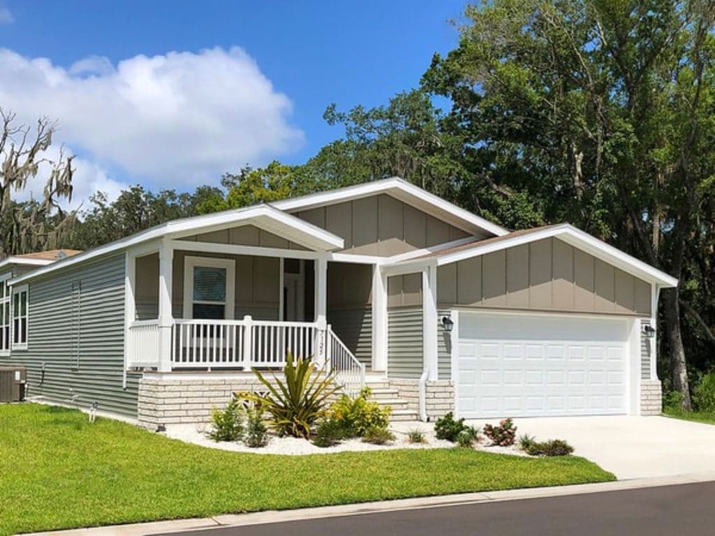 Manufactured home in Elkton, FL 32033